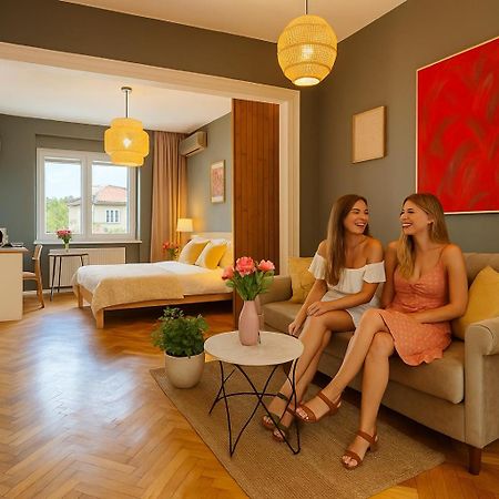 Woodie Studio With Premium Comfort By Piata Unirii Бухарест Екстер'єр фото